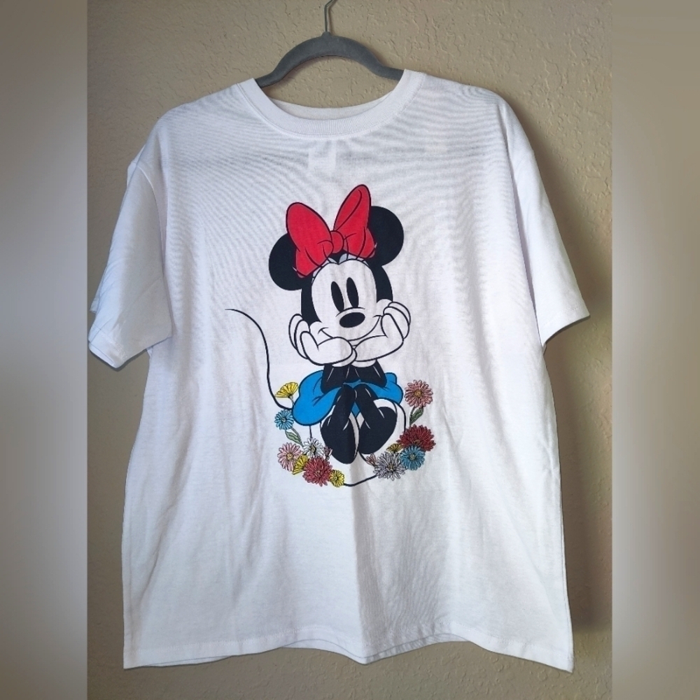 Disney Ladies Licensed Minnie Mouse Short Sleeve Tee with Embroidery Size L